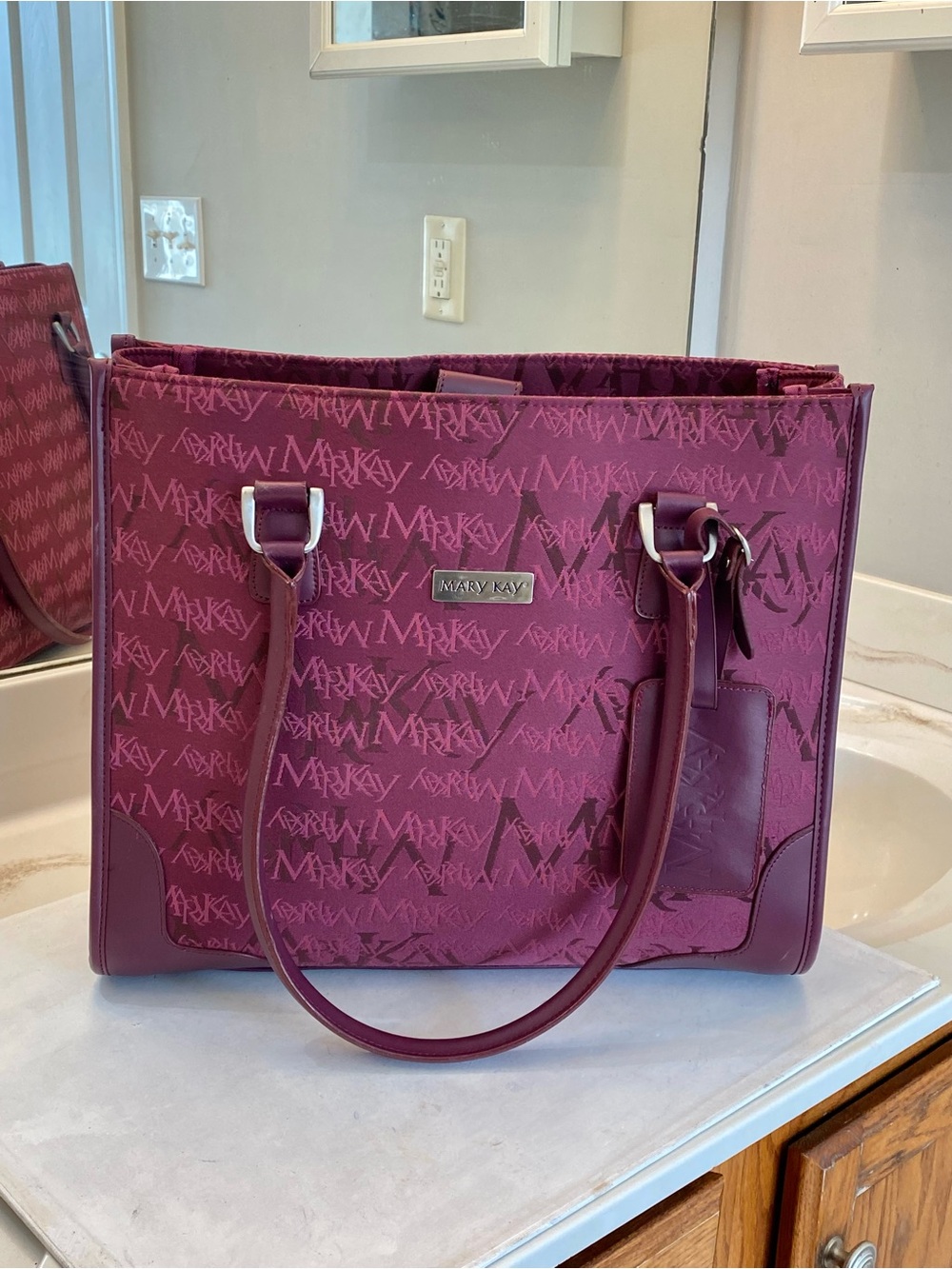 MARY KAY Large Carry On Tote excellent condition clean interior burgundy color